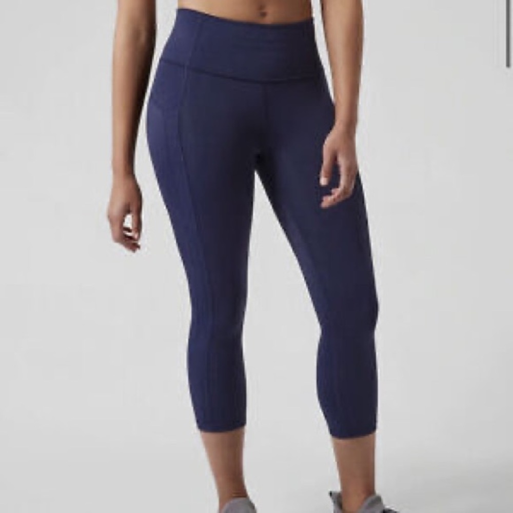 📦 MOVING SALE! Athleta Ultimate Stash II 7/8 Tight in Dress Blue